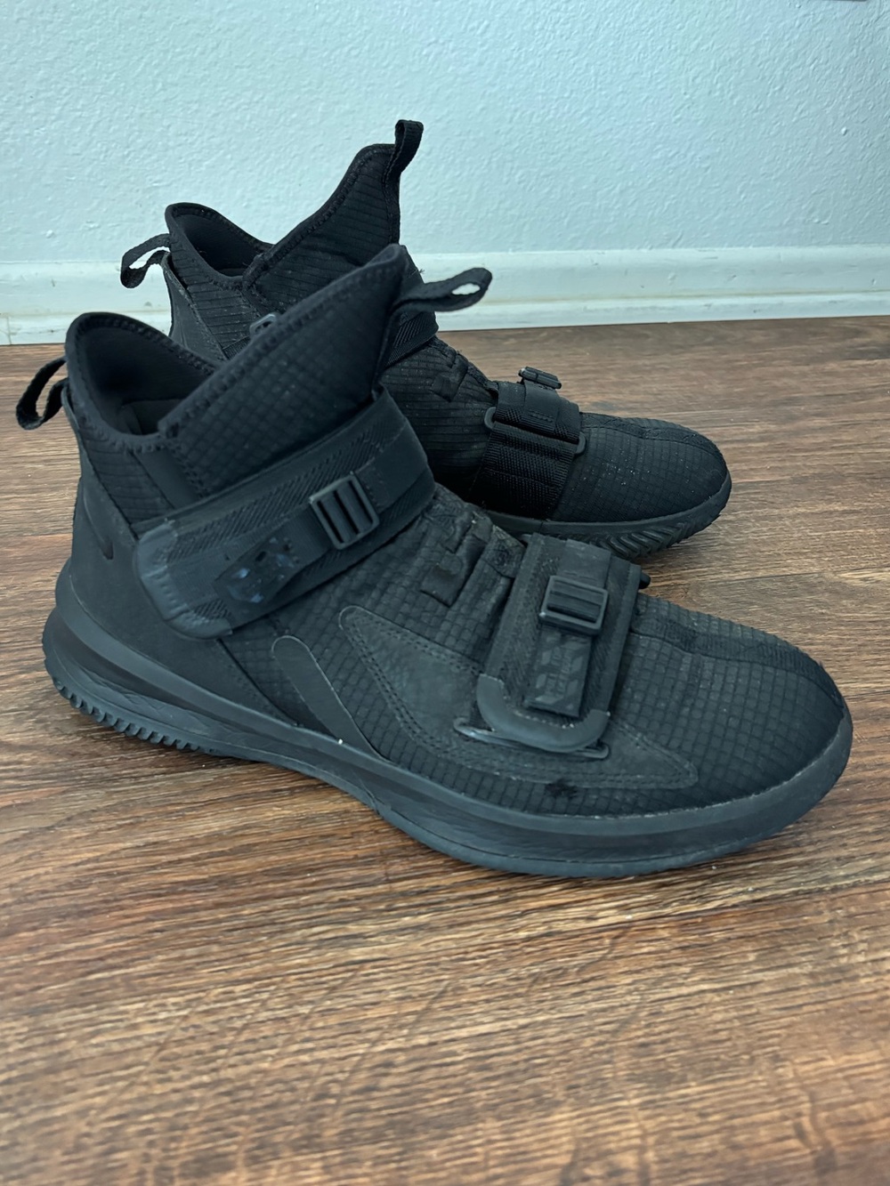 Nike LeBron Soldier 13 SFG Triple Black Basketball Shoes Men's Size 12 - Picture 16 of 16